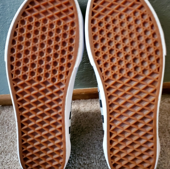 Unisex Old Skool Checkered Vans - Picture 12 of 12